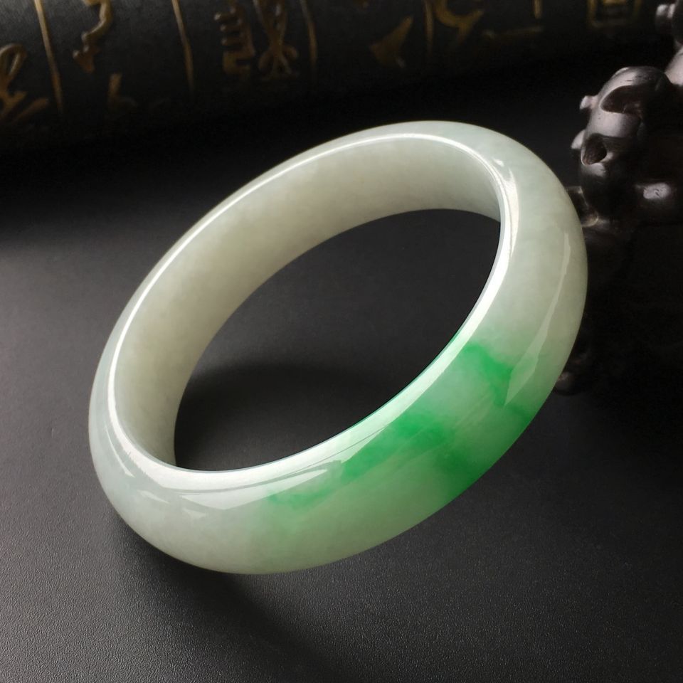 (超值推荐)糯冰种飘翠手镯(58mm)