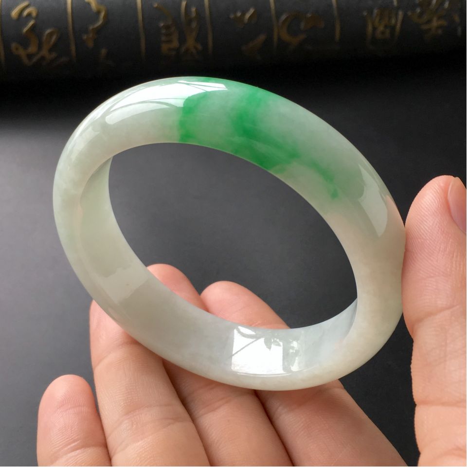 (超值推荐)糯冰种飘翠手镯(58mm)