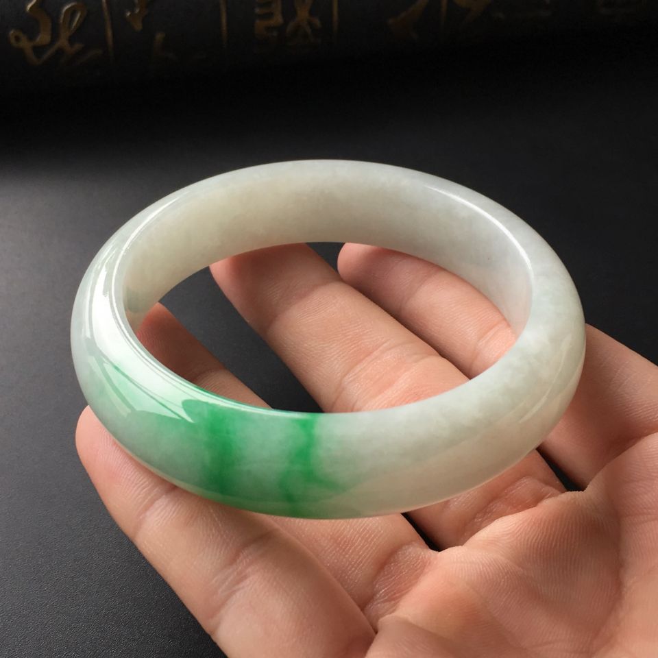 (超值推荐)糯冰种飘翠手镯(58mm)
