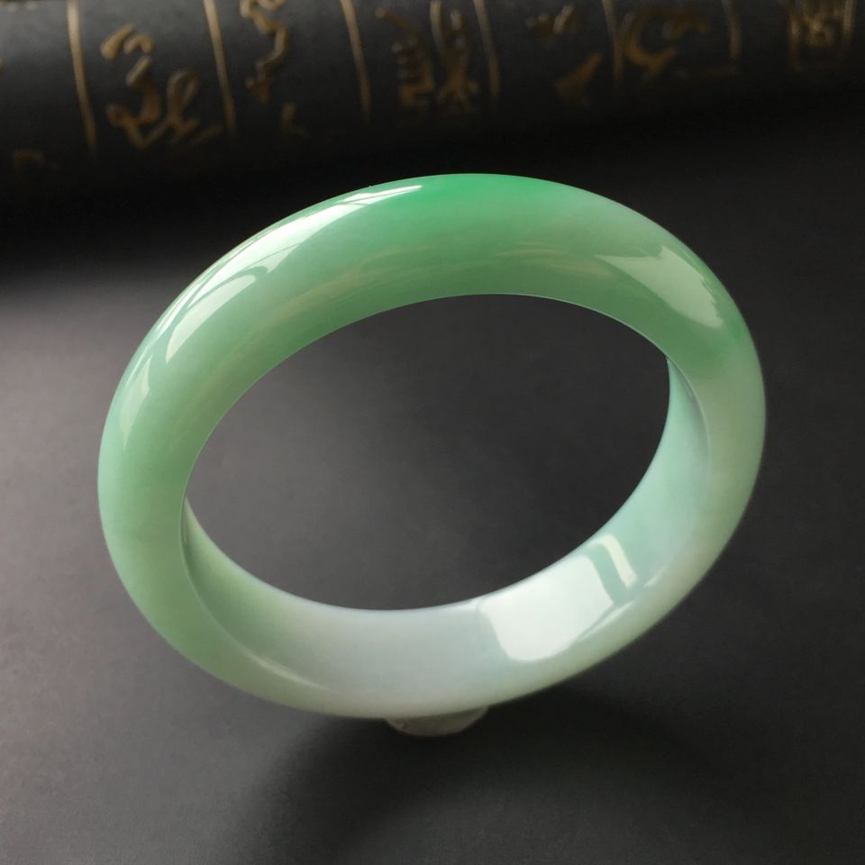 (超值推荐)糯冰种飘翠手镯(56.7mm)
