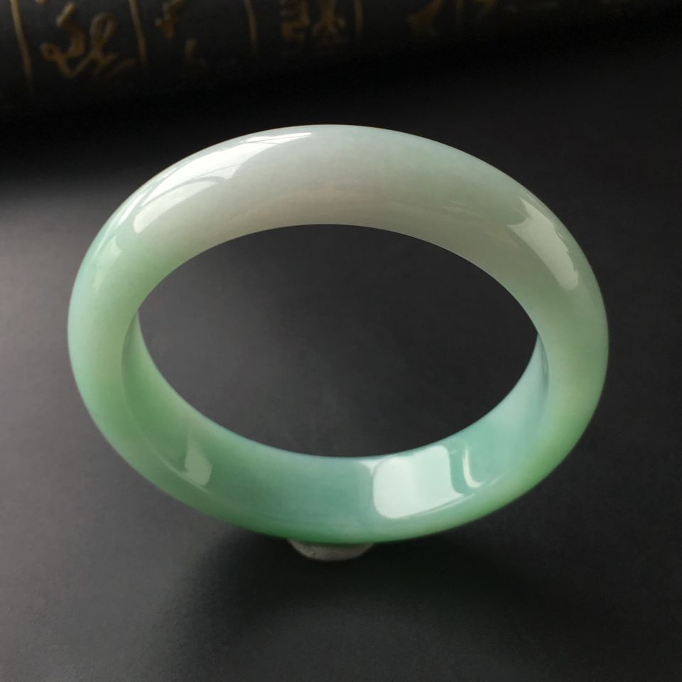 (超值推荐)糯冰种飘翠手镯(56.7mm)