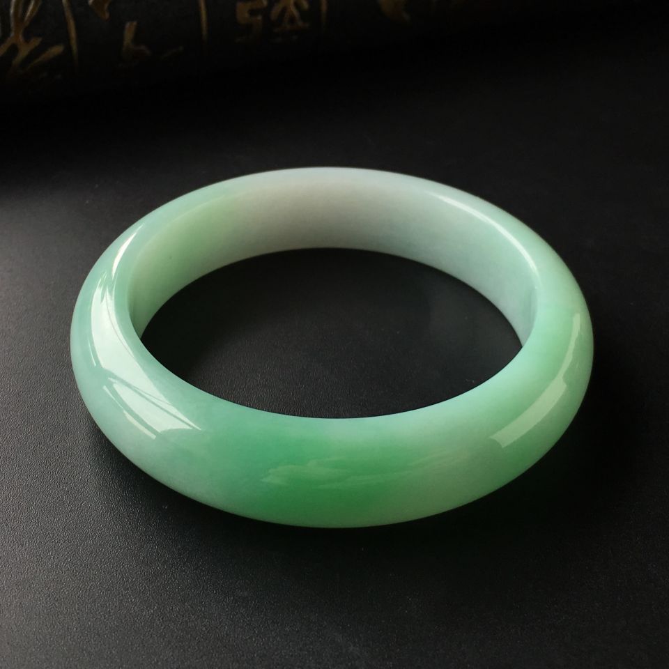 (超值推荐)糯冰种飘翠手镯(56.7mm)