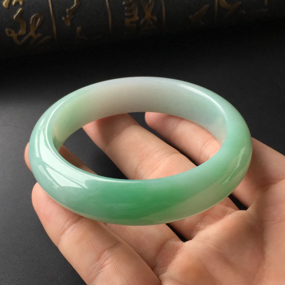(超值推荐)糯冰种飘翠手镯(56.7mm)