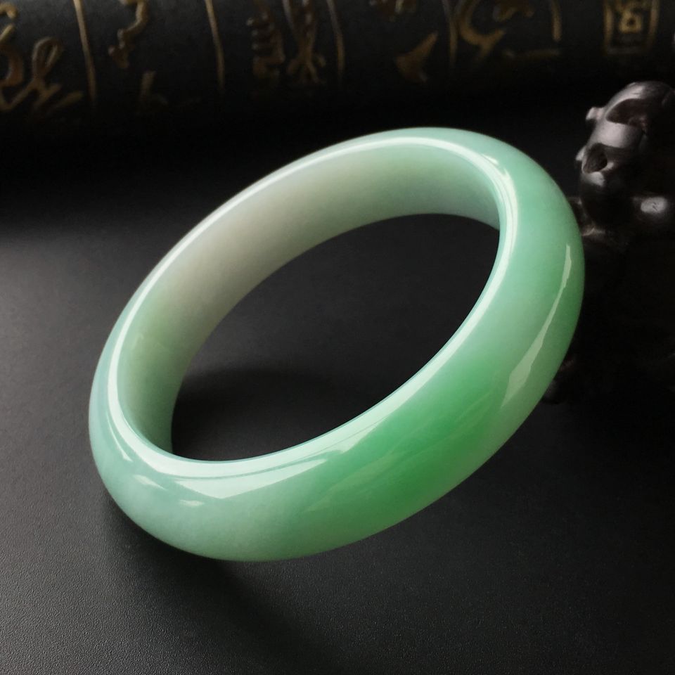 (超值推荐)糯冰种飘翠手镯(56.7mm)