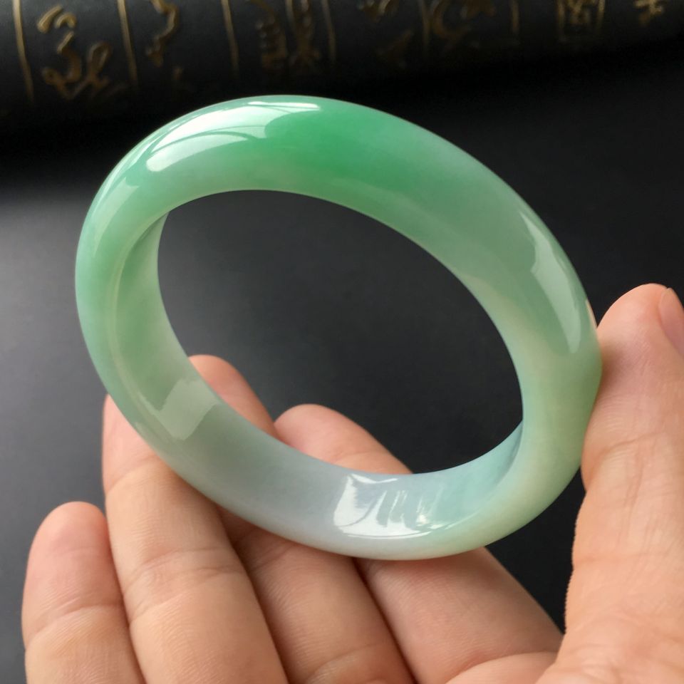 (超值推荐)糯冰种飘翠手镯(56.7mm)
