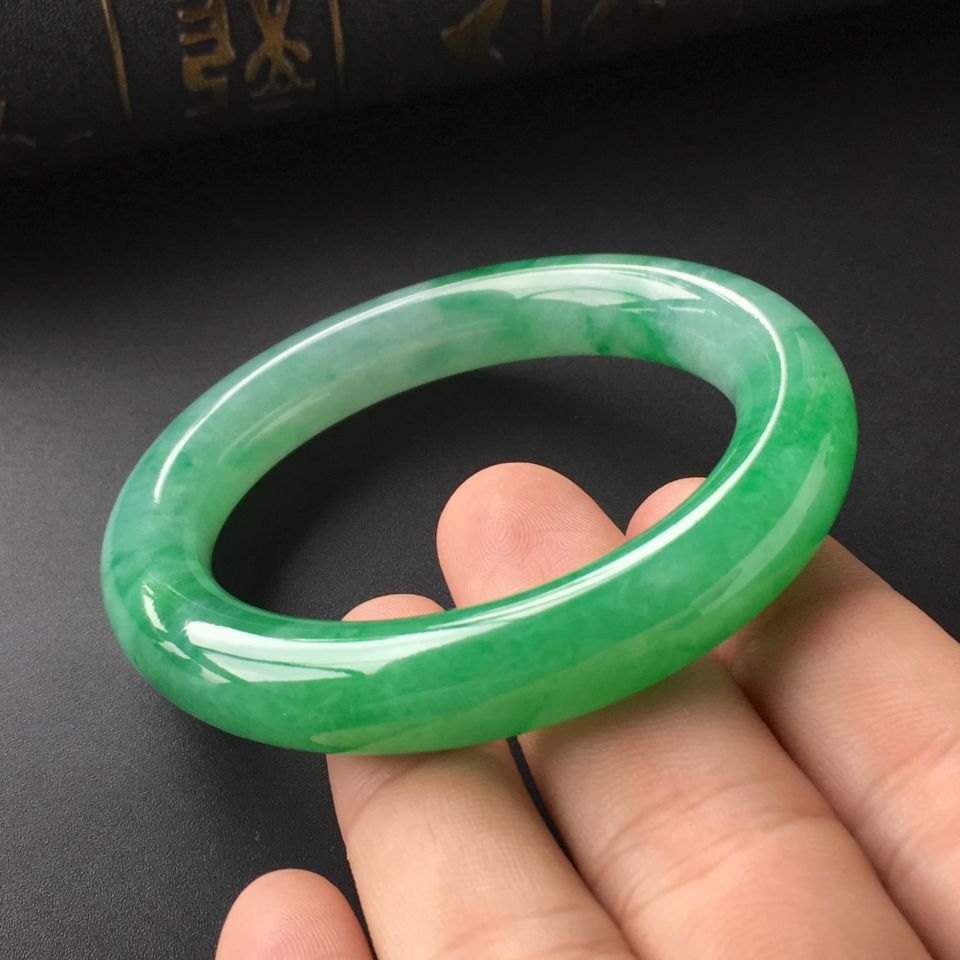 (超值推荐)糯冰种翠色圆条手镯(52mm)