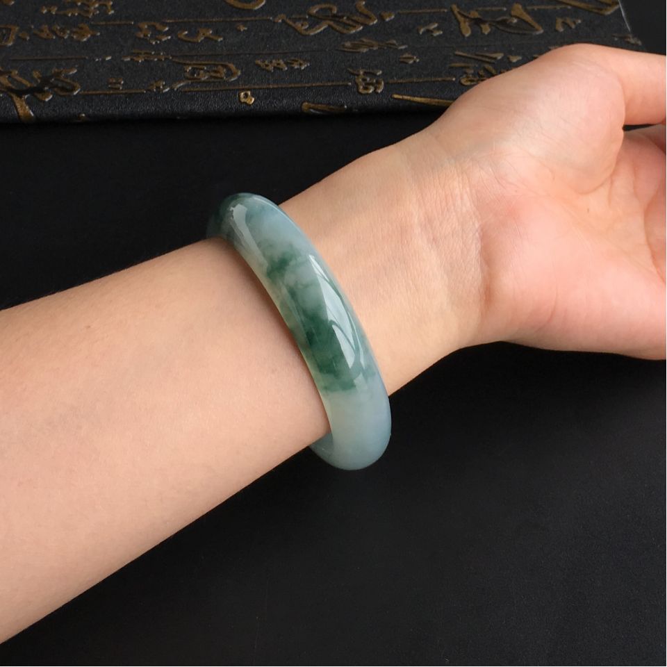 (超值推荐)糯冰种飘花手镯(57.5mm)