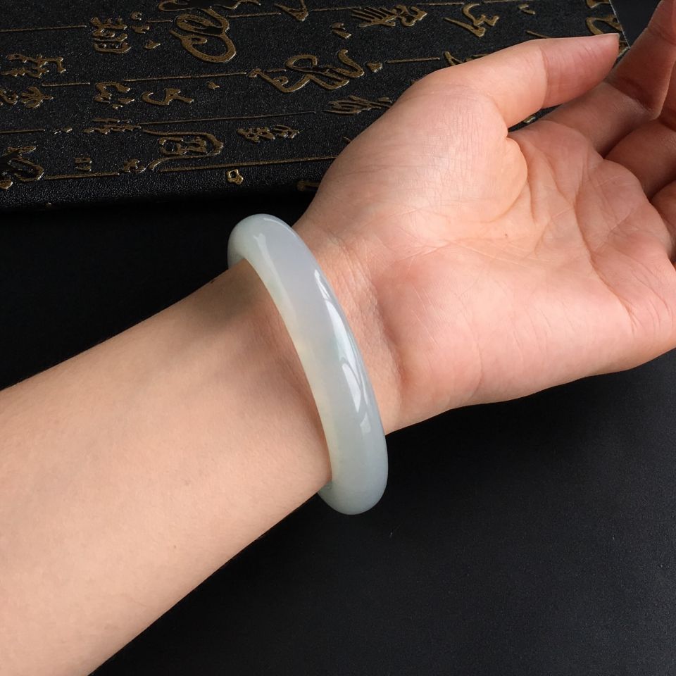 (超值推荐)冰种晴水手镯(55.6mm)