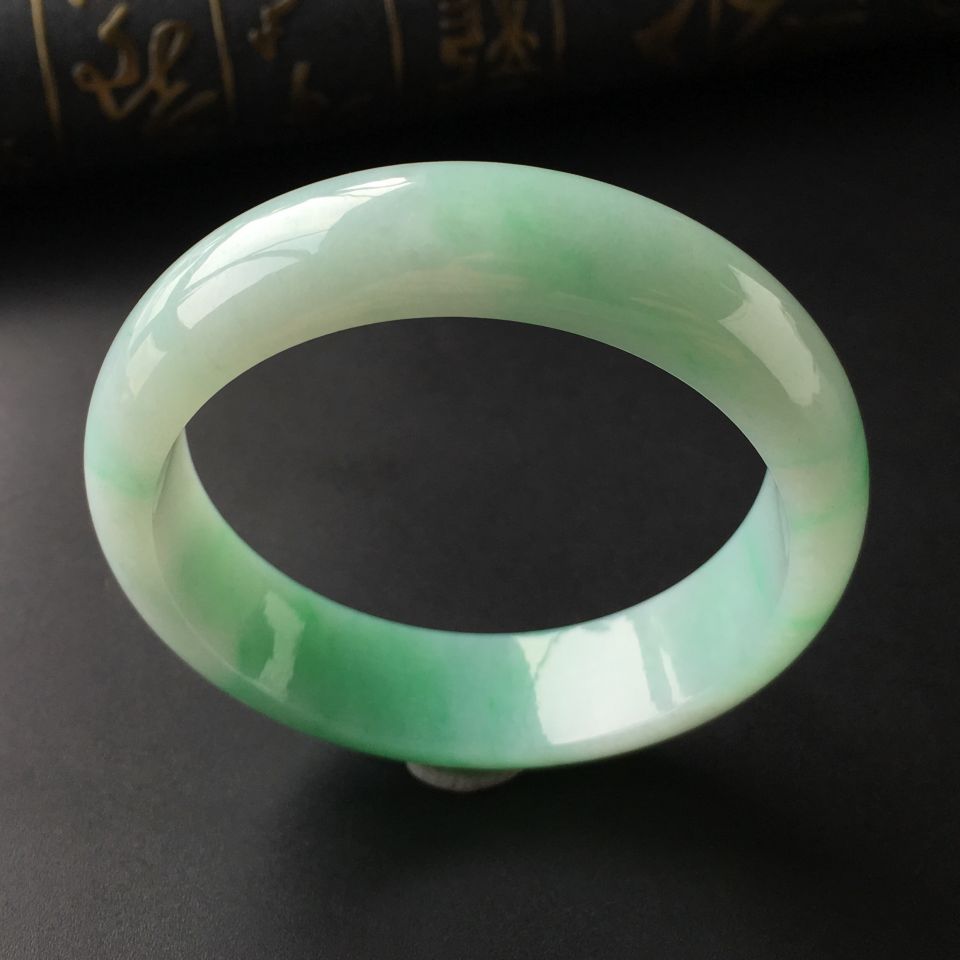 (超值推荐)糯冰种飘翠手镯(55.6mm)