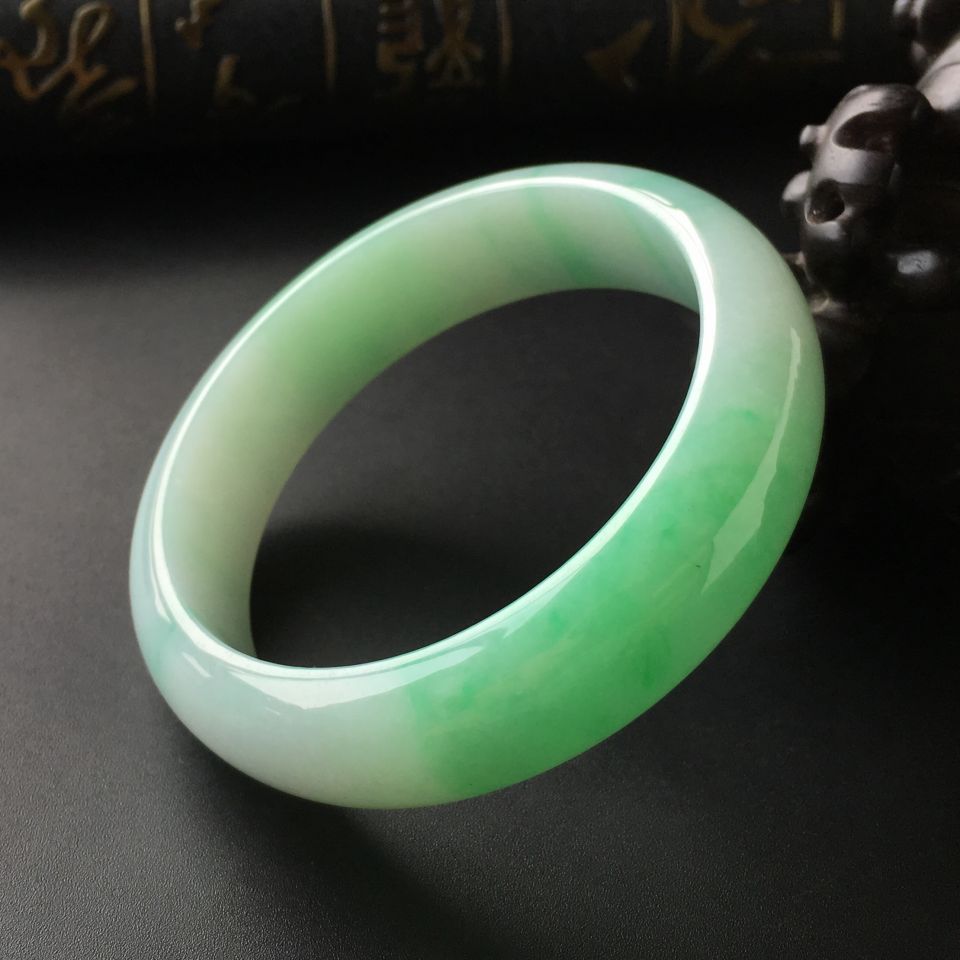 (超值推荐)糯冰种飘翠手镯(55.6mm)