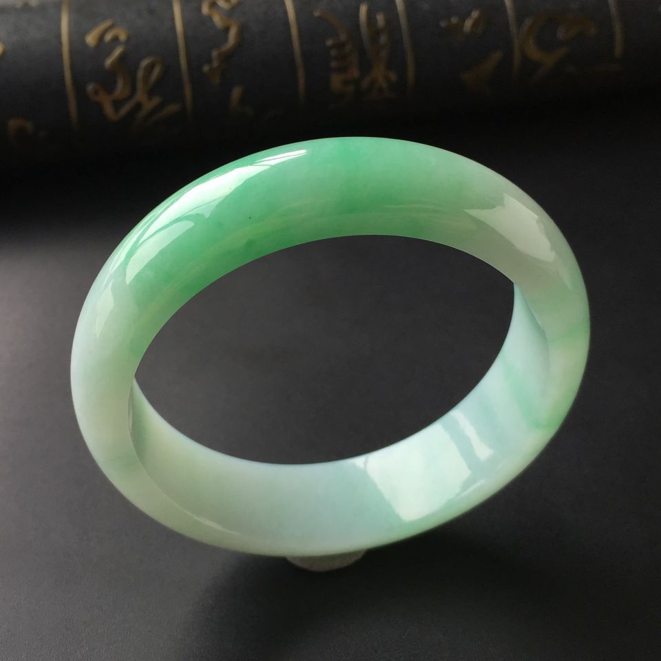 (超值推荐)糯冰种飘翠手镯(55.6mm)