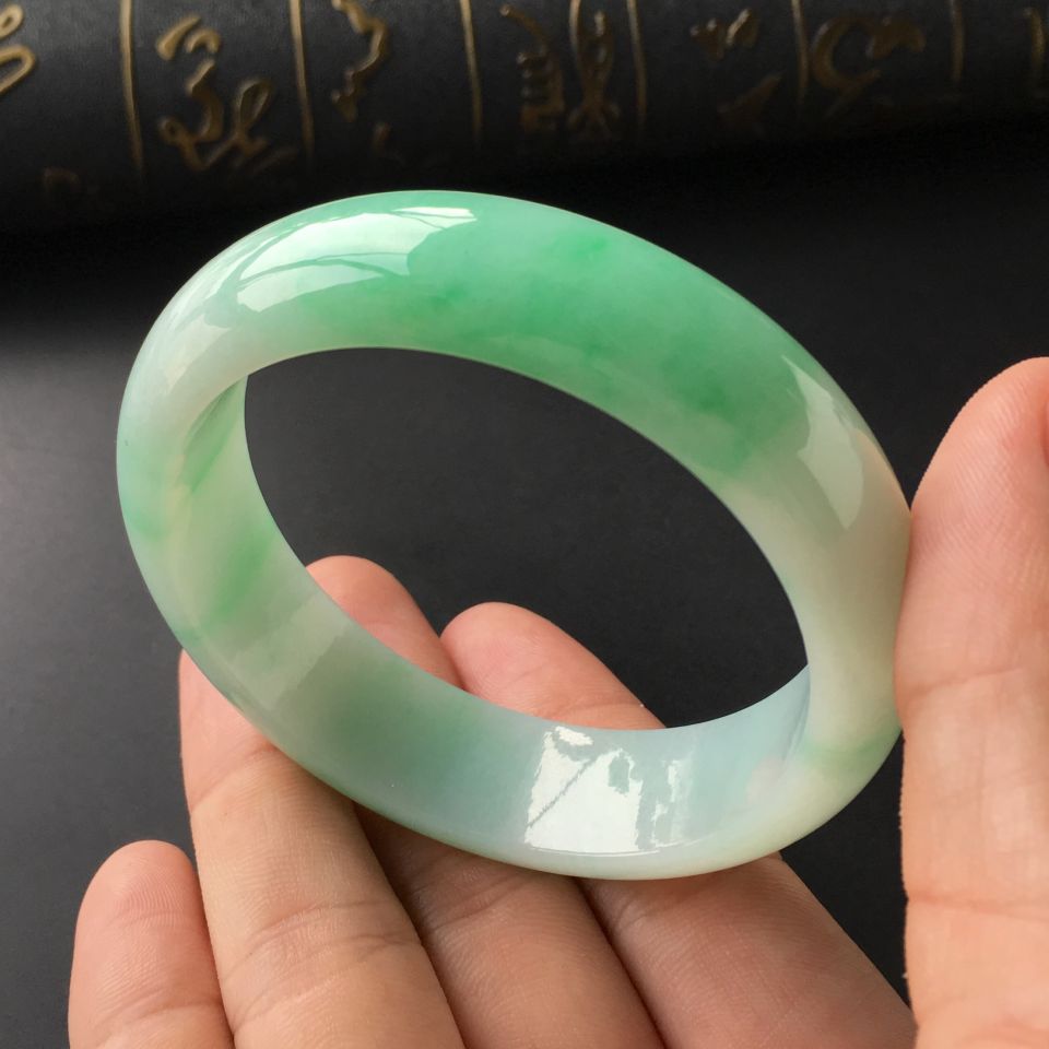 (超值推荐)糯冰种飘翠手镯(55.6mm)