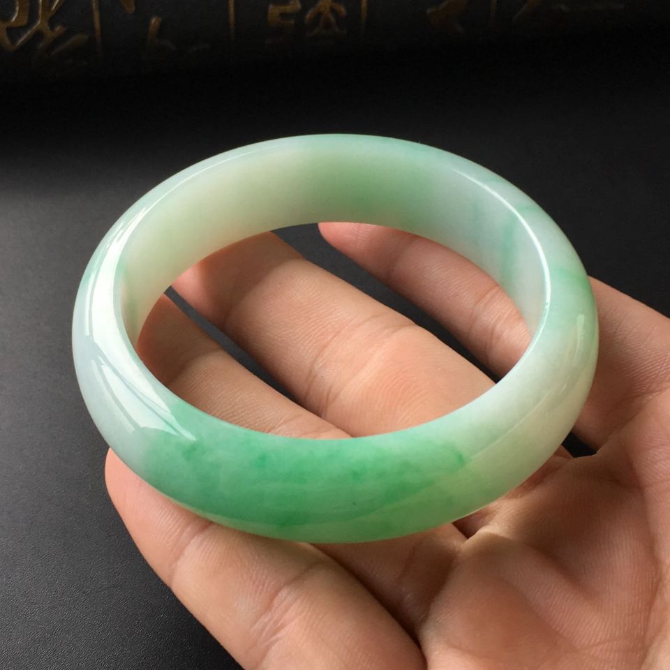 (超值推荐)糯冰种飘翠手镯(55.6mm)