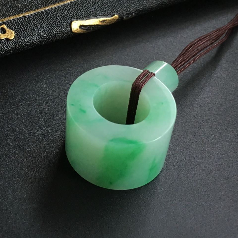 (超值推荐)糯冰种飘翠路路通挂件