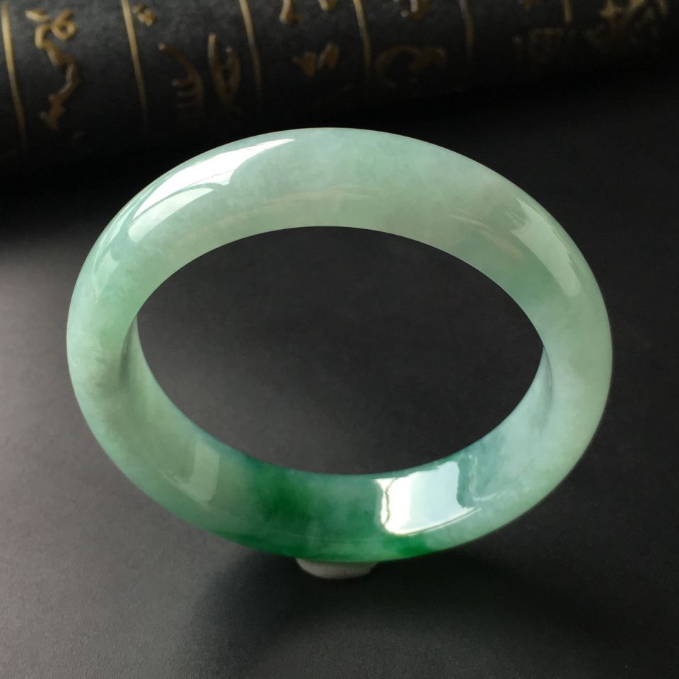 (超值推荐)糯冰种飘翠手镯(56.5mm)