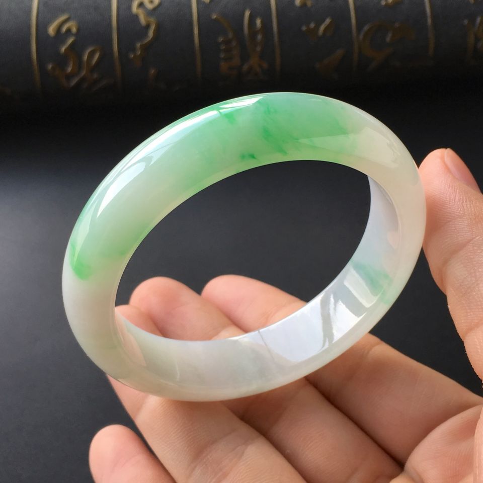 (超值推荐)糯冰种飘翠手镯(55.6mm)