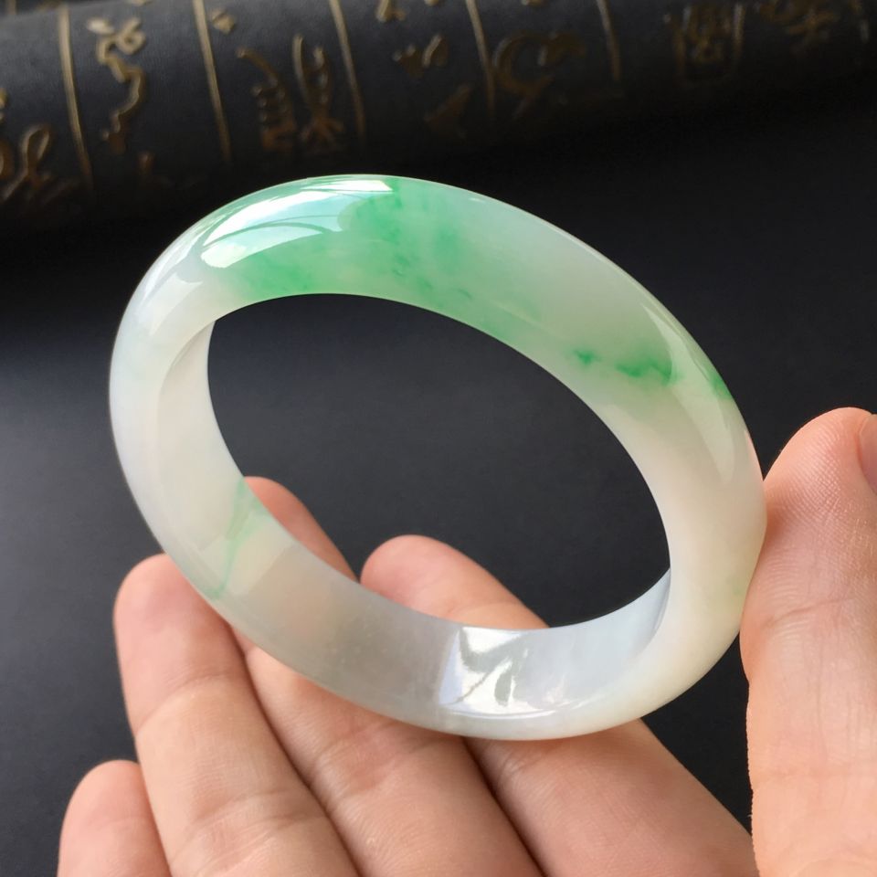 (超值推荐)糯冰种飘翠手镯(55.6mm)