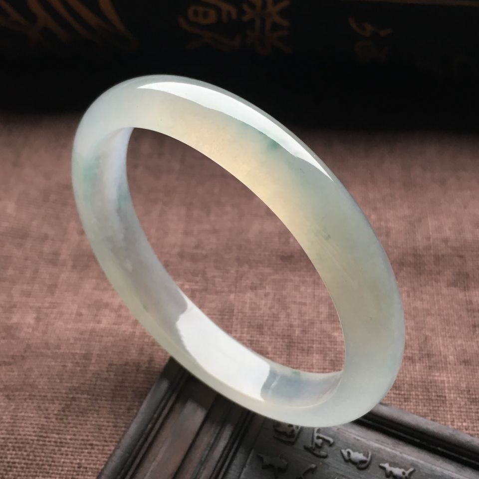 （超值推荐）冰种略飘花贵妃镯（55.8mm-49mm）