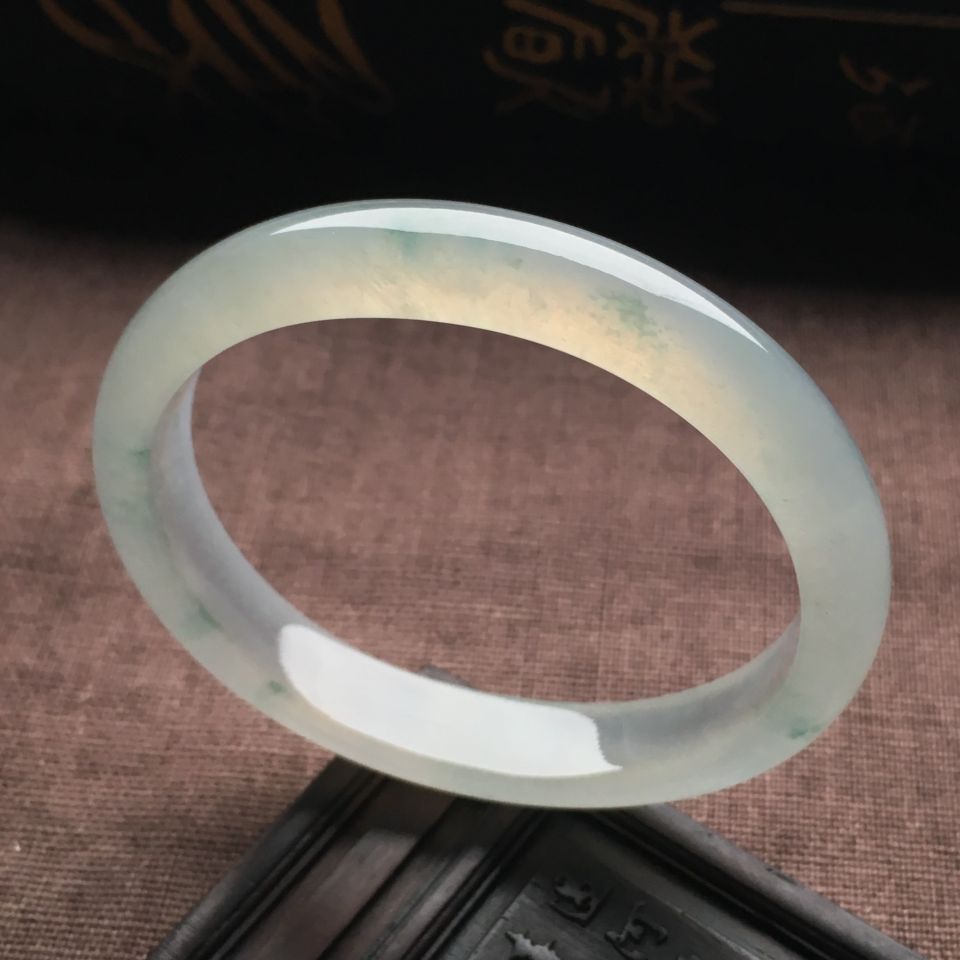 （超值推荐）冰种略飘花贵妃镯（55.8mm-49mm）