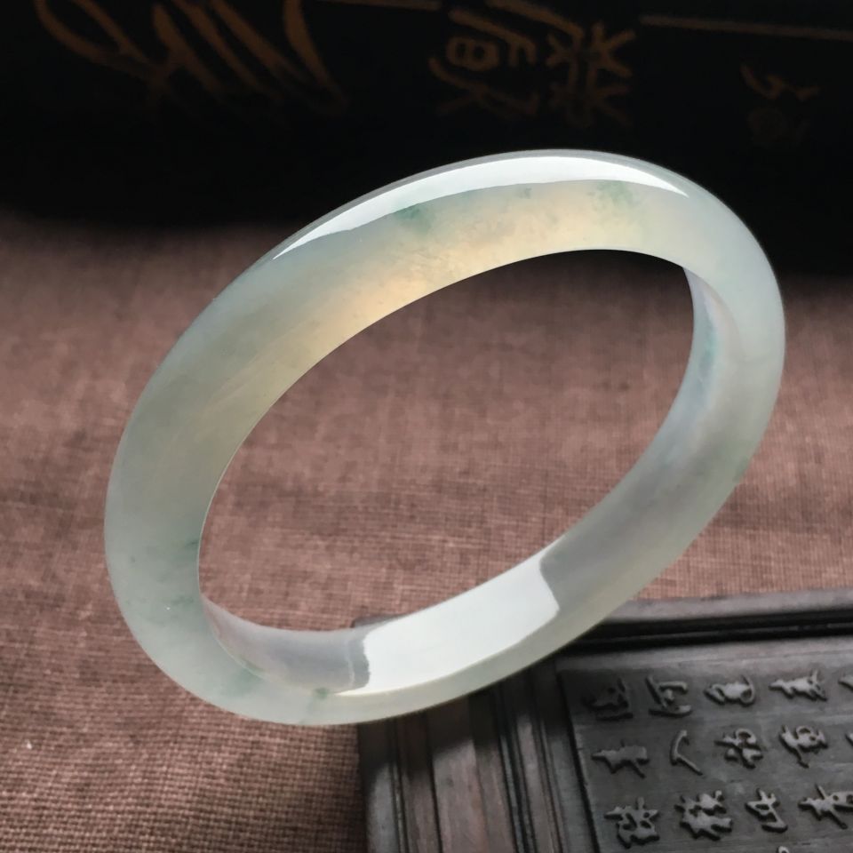（超值推荐）冰种略飘花贵妃镯（55.8mm-49mm）
