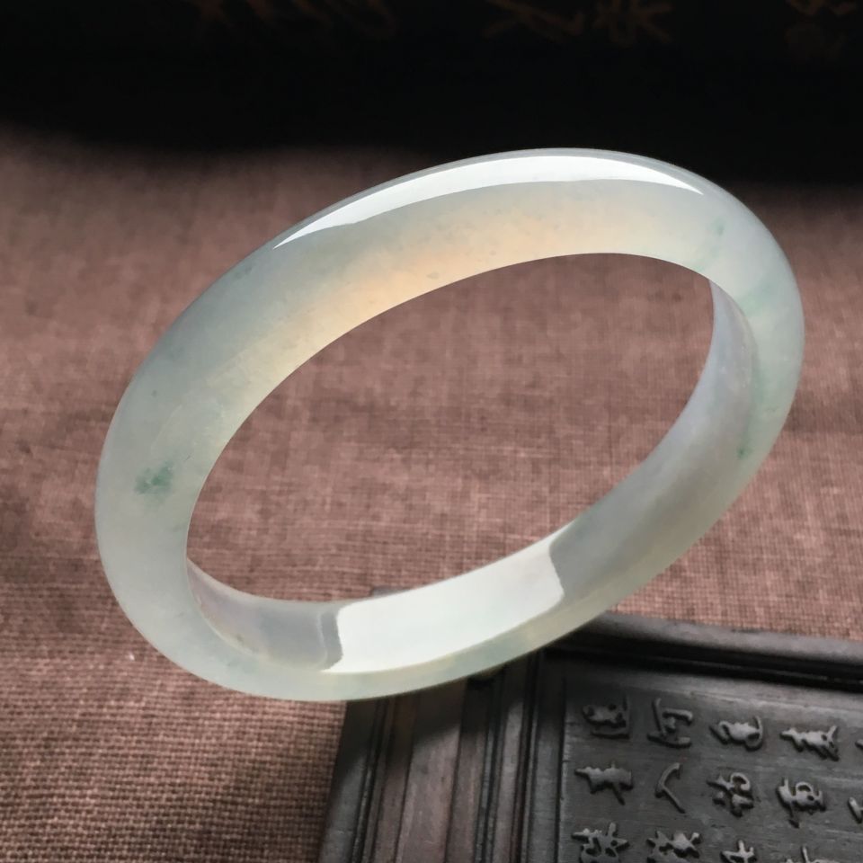 （超值推荐）冰种略飘花贵妃镯（55.8mm-49mm）