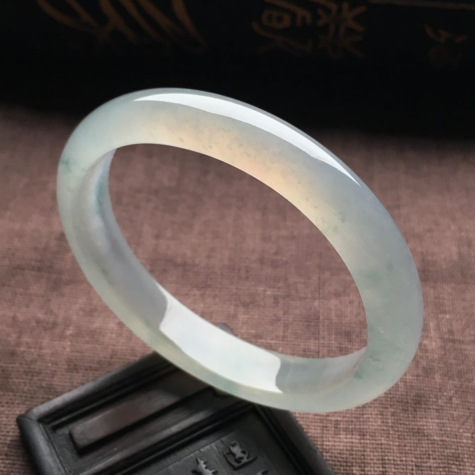 （超值推荐）冰种略飘花贵妃镯（55.8mm-49mm）