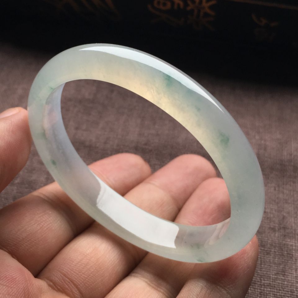 （超值推荐）冰种略飘花贵妃镯（55.8mm-49mm）