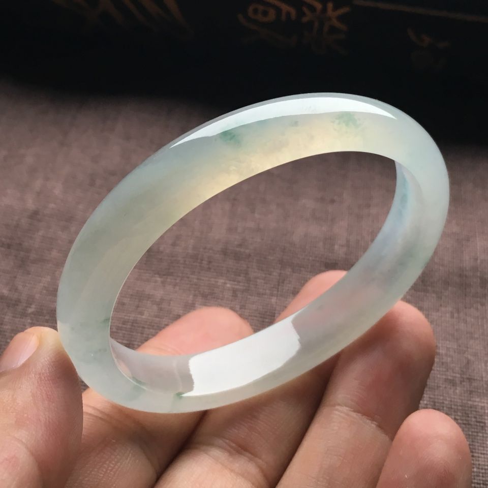 （超值推荐）冰种略飘花贵妃镯（55.8mm-49mm）
