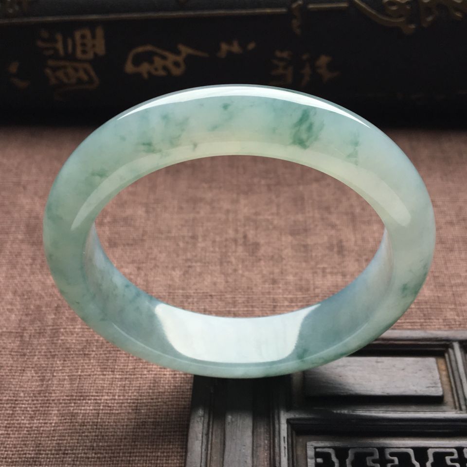 （超值推荐）糯冰种飘花手镯（54.9mm）