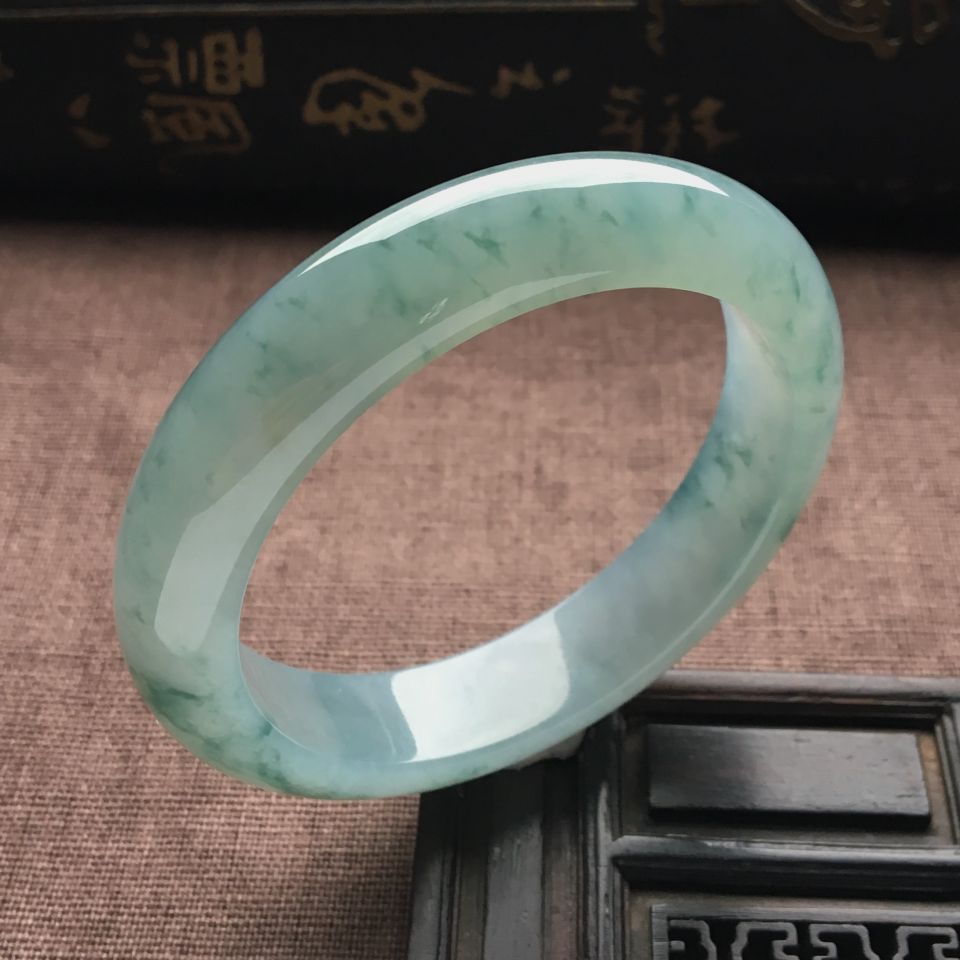（超值推荐）糯冰种飘花手镯（54.9mm）