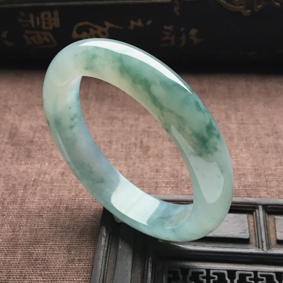 （超值推荐）糯冰种飘花手镯（54.9mm）