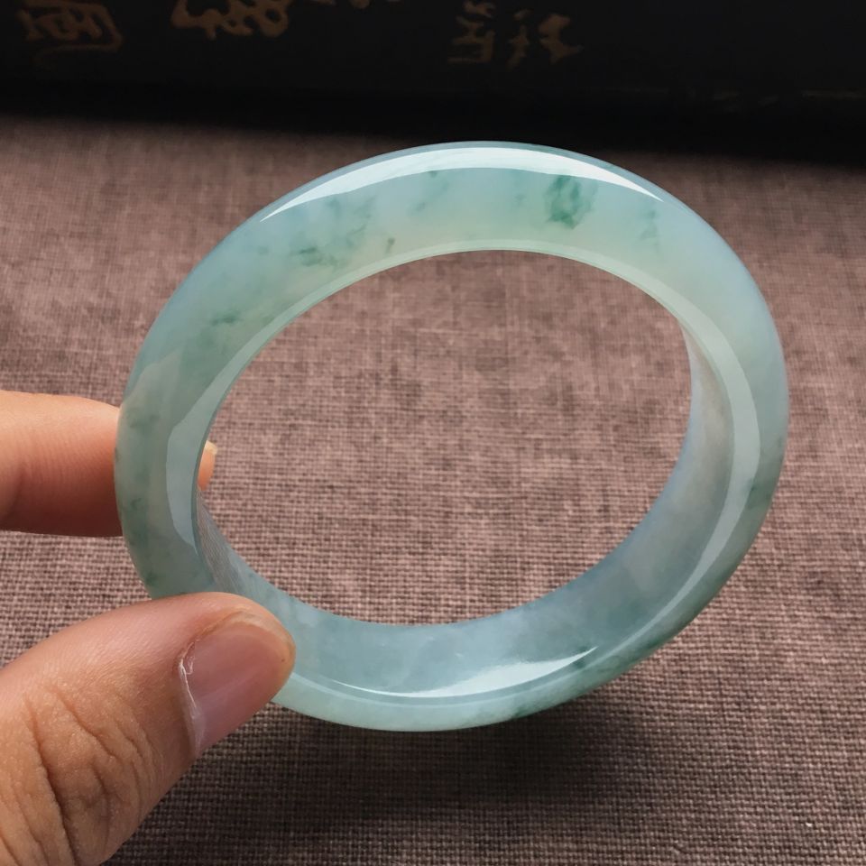 （超值推荐）糯冰种飘花手镯（54.9mm）