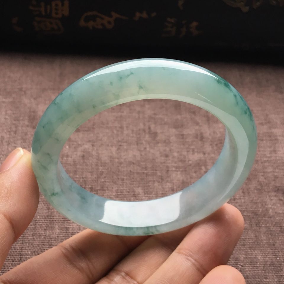 （超值推荐）糯冰种飘花手镯（54.9mm）