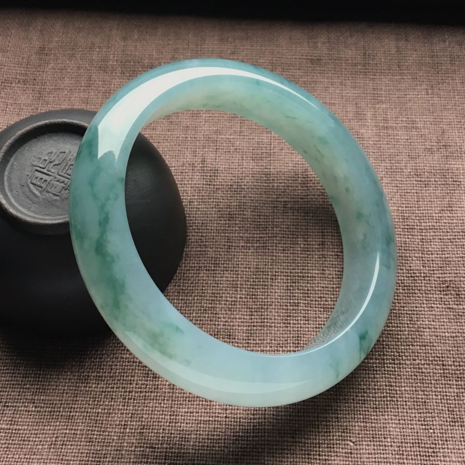 （超值推荐）糯冰种飘花手镯（54.9mm）