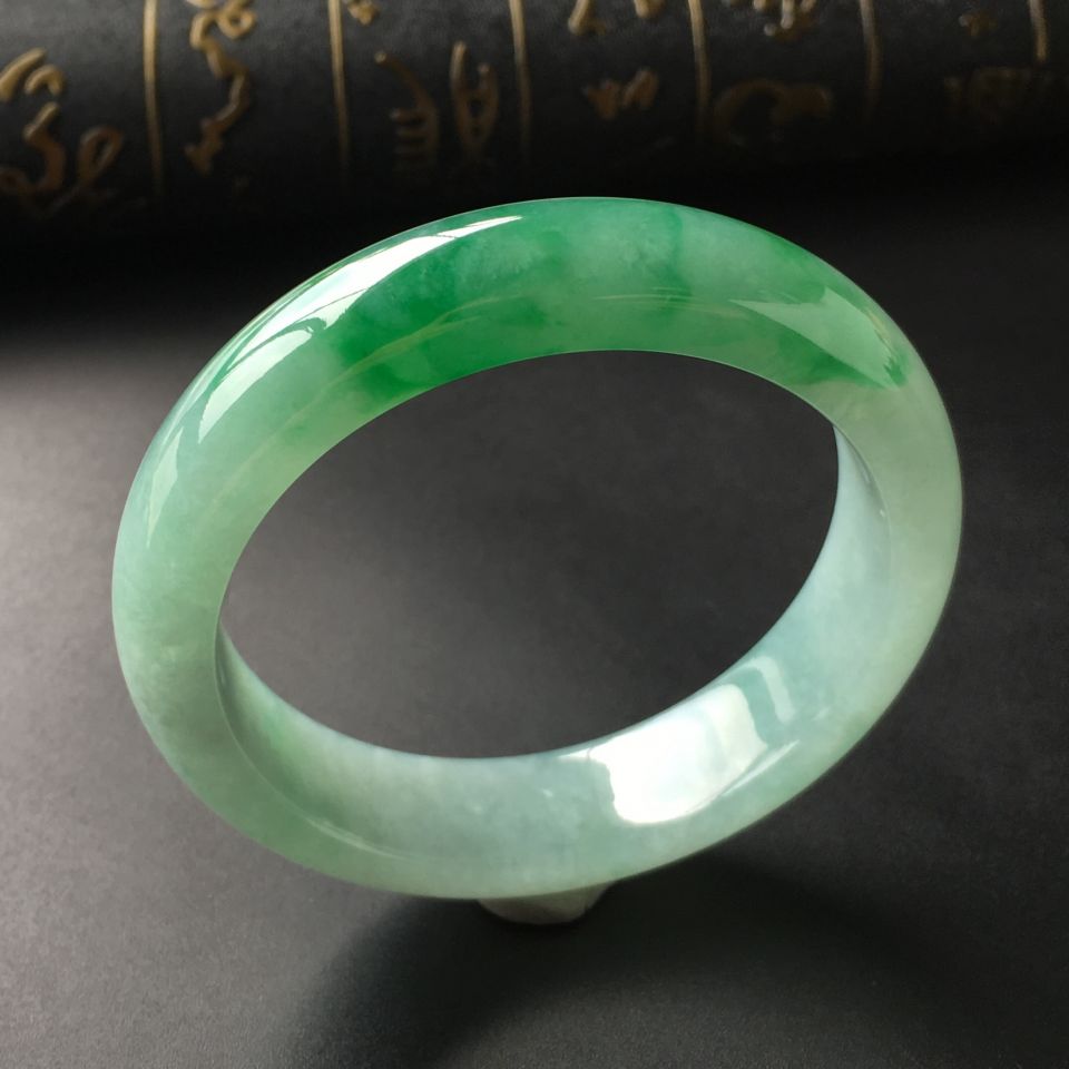(超值推荐)糯冰种飘翠手镯(56.5mm)