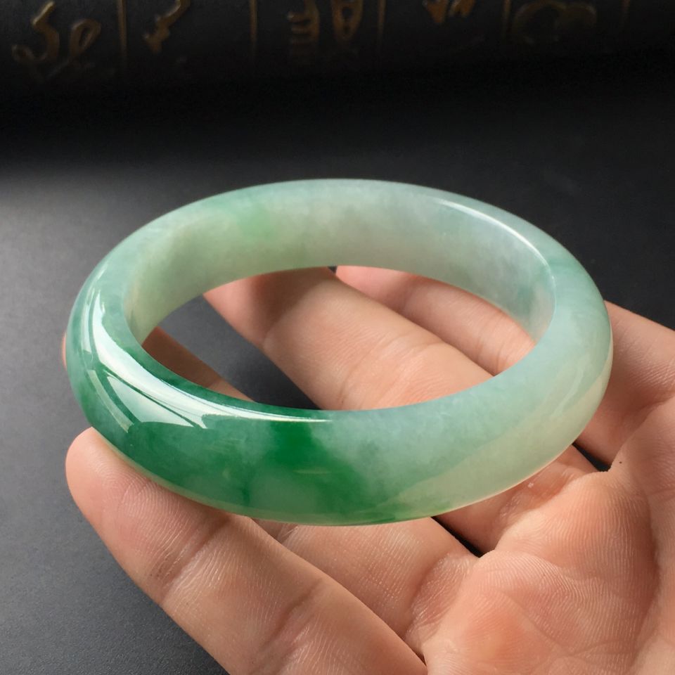 (超值推荐)糯冰种飘翠手镯(56.5mm)