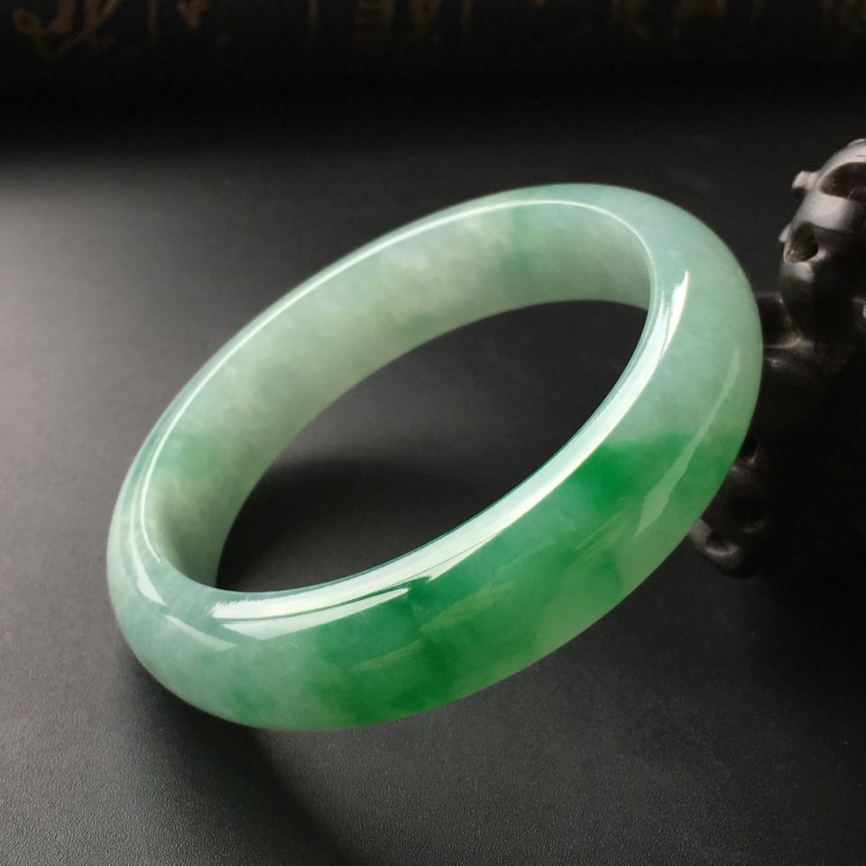 (超值推荐)糯冰种飘翠手镯(56.5mm)