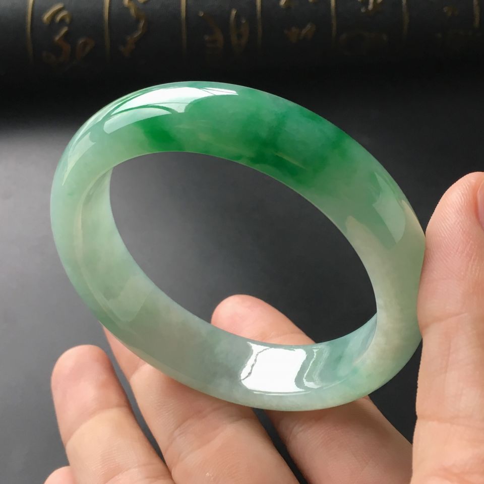 (超值推荐)糯冰种飘翠手镯(56.5mm)