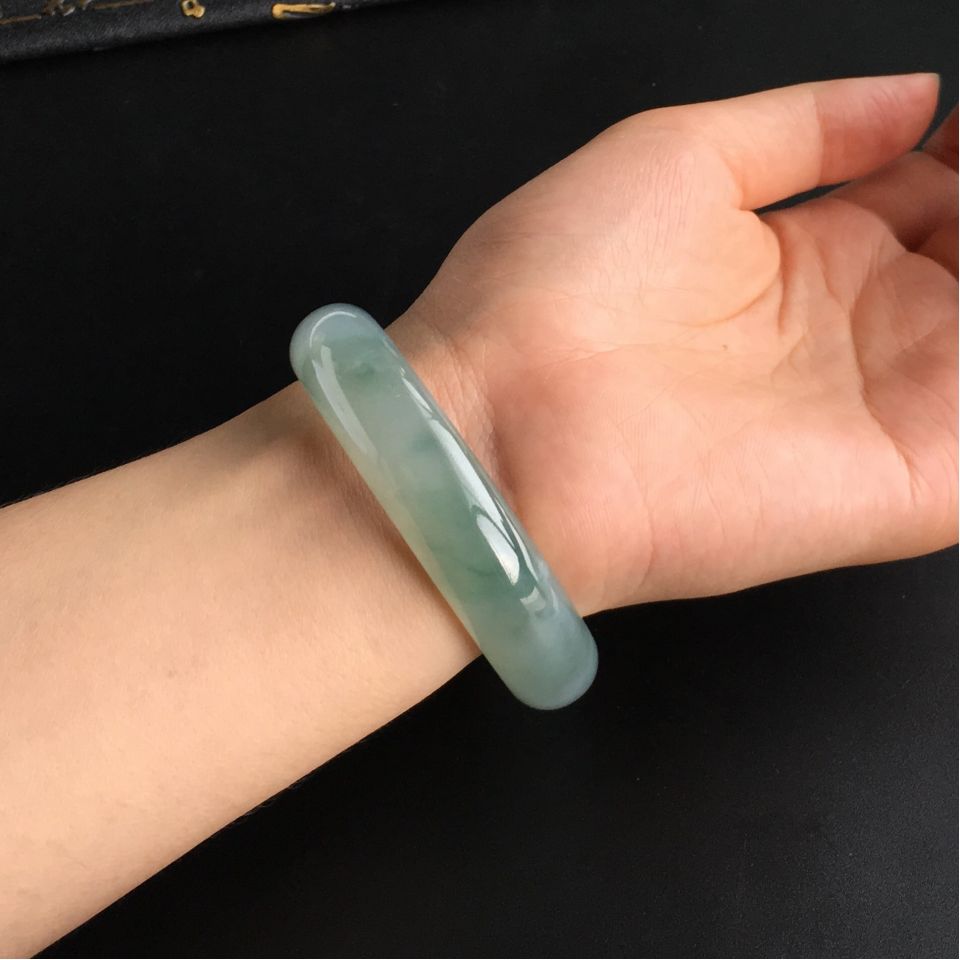 (超值推荐)冰种飘花手镯(55mm)
