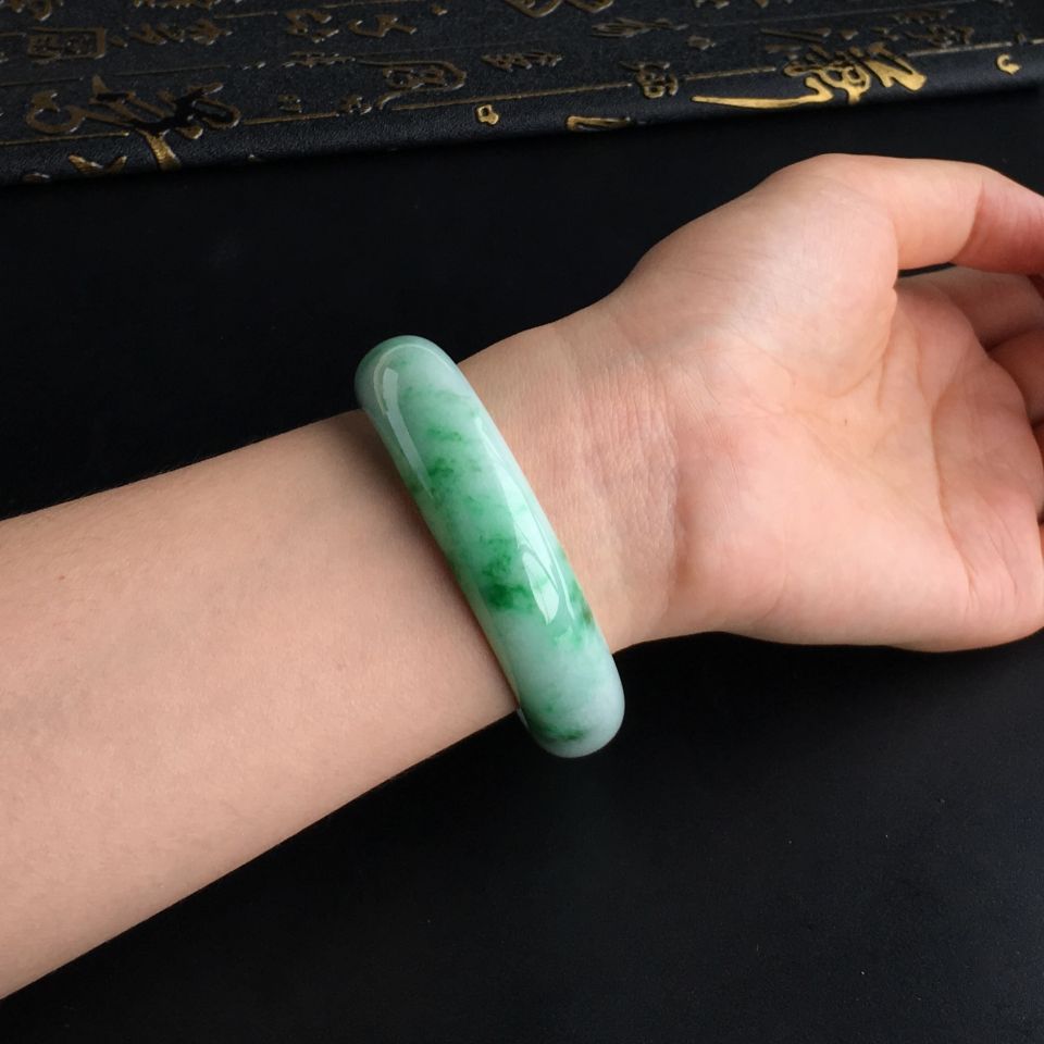 (超值推荐)糯冰种飘翠手镯(57.3mm)