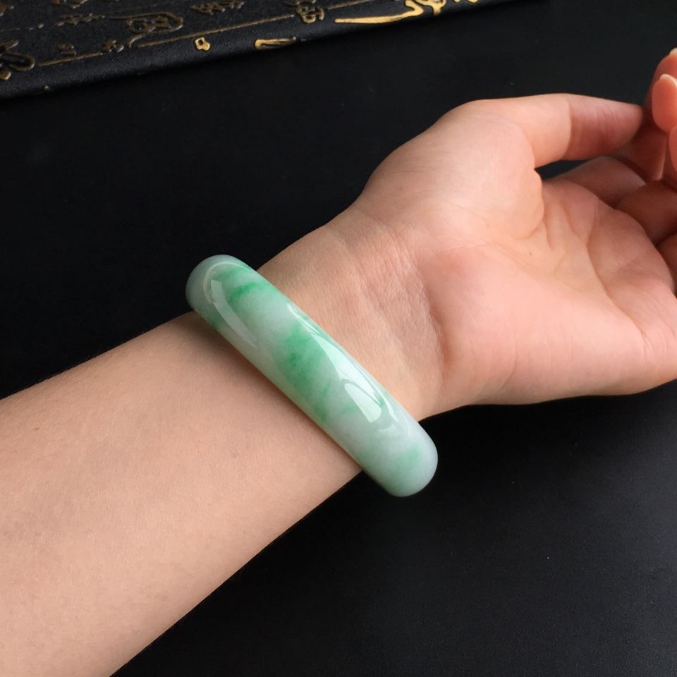 (超值推荐)糯冰种飘翠手镯(59.4mm)