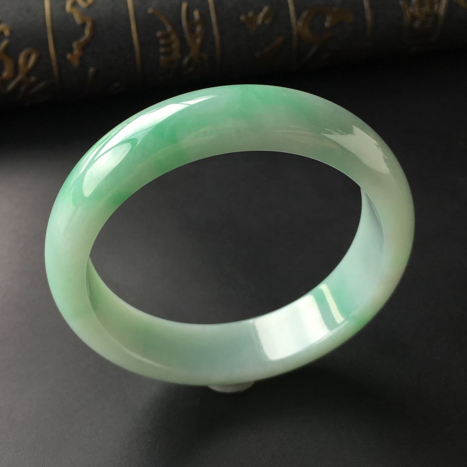 (超值推荐)糯冰种飘翠手镯(56mm)
