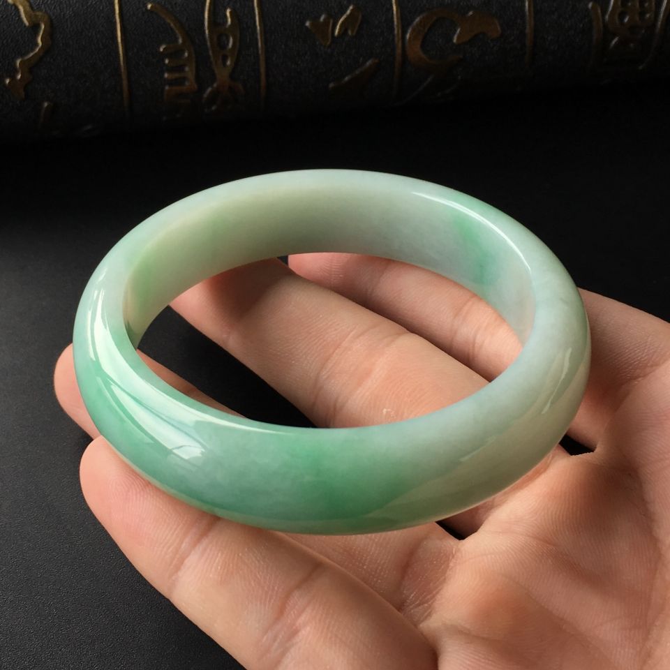 (超值推荐)糯冰种飘翠手镯(56mm)
