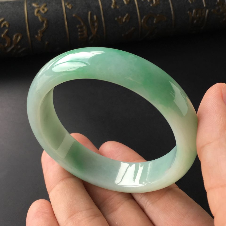 (超值推荐)糯冰种飘翠手镯(56mm)