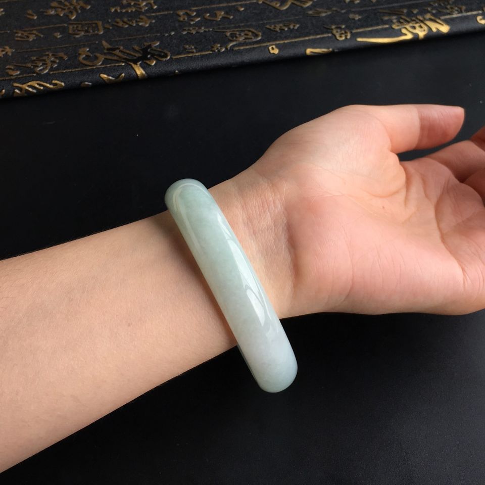 (超值推荐)糯冰种晴水手镯(63.7mm)