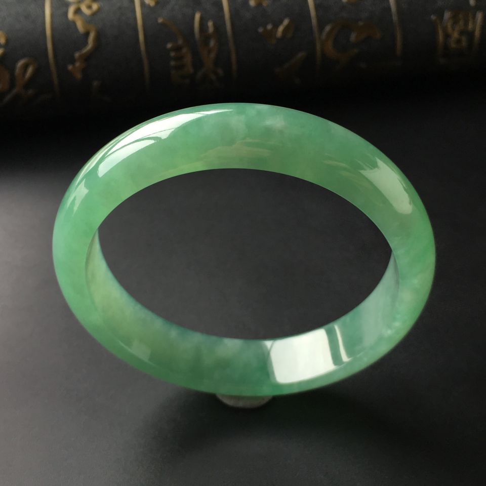 (超值推荐)糯冰种绿晴水手镯(57mm)