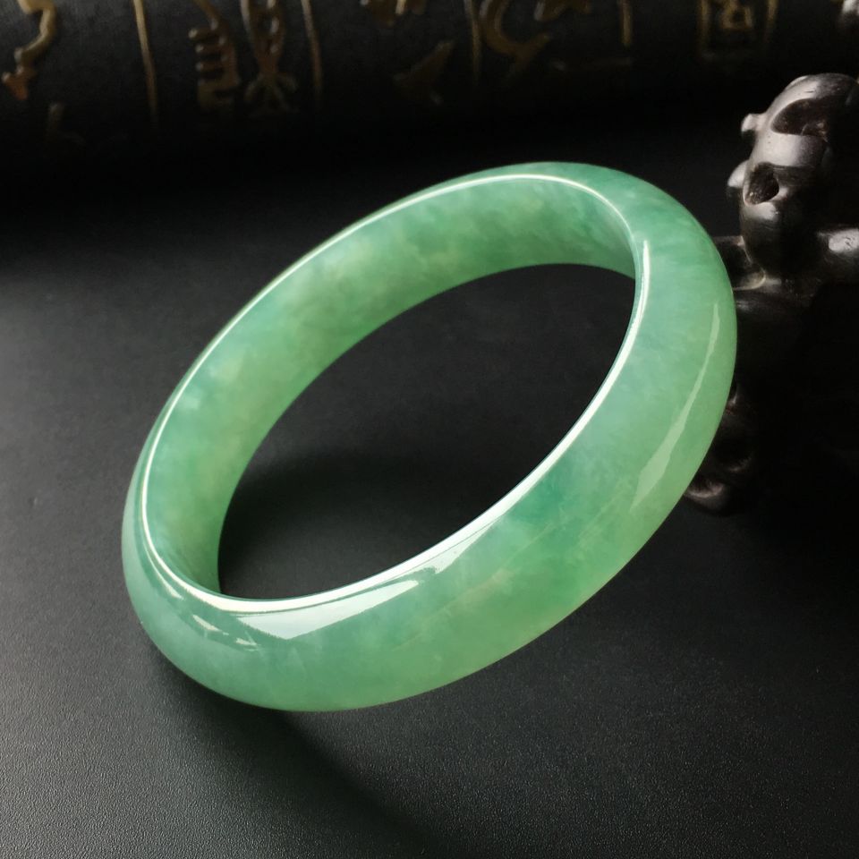 (超值推荐)糯冰种绿晴水手镯(57mm)