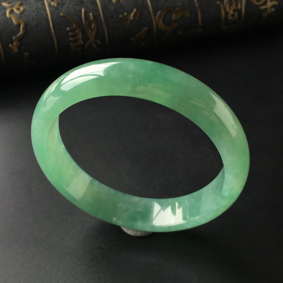 (超值推荐)糯冰种绿晴水手镯(57mm)