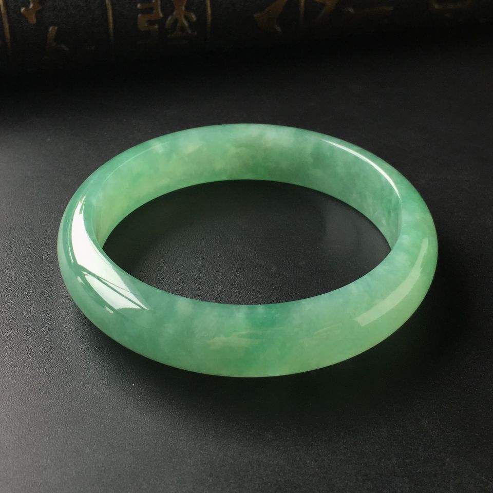 (超值推荐)糯冰种绿晴水手镯(57mm)