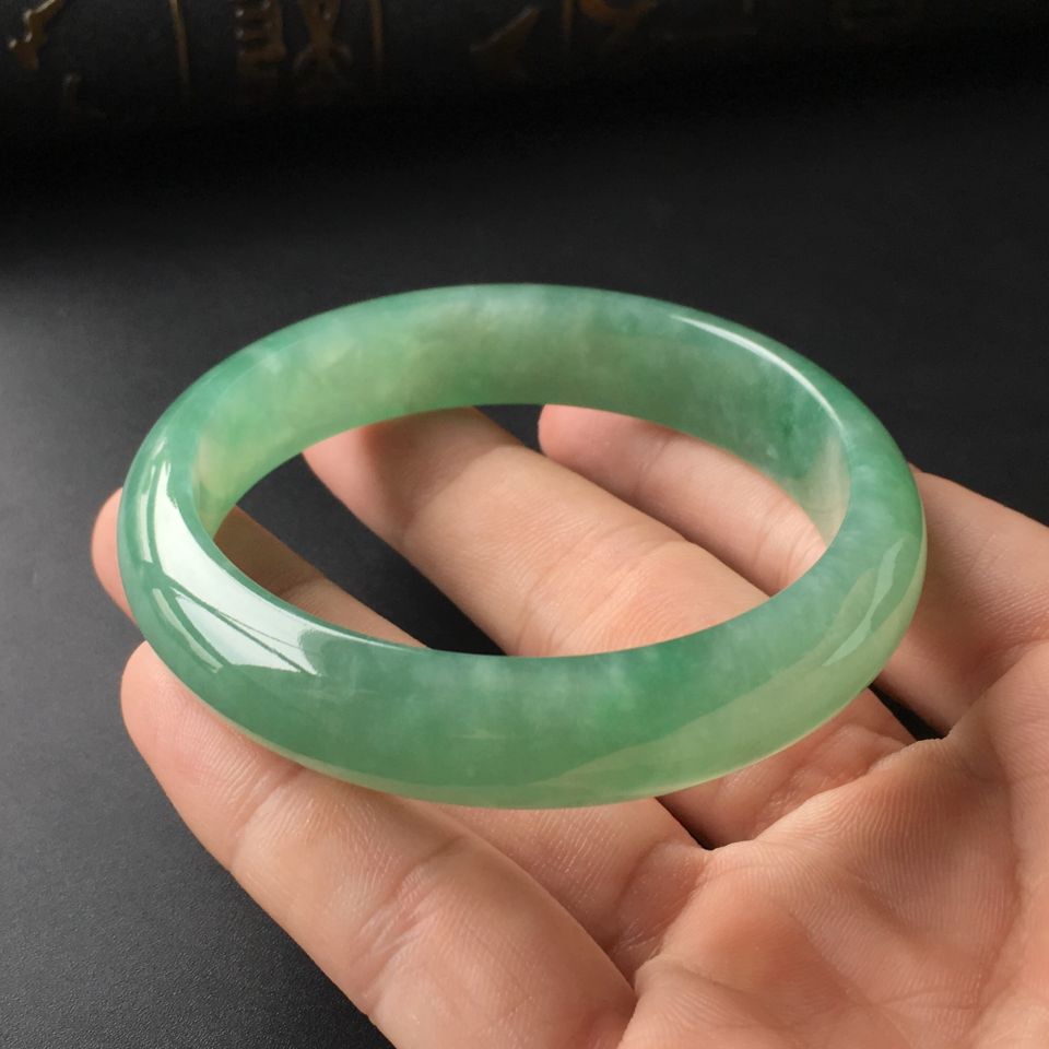 (超值推荐)糯冰种绿晴水手镯(57mm)
